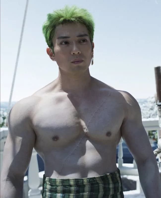 【画像】マックケンユー役(ロロノア・ゾロ)の鍛え上げられた肉体wwwwww