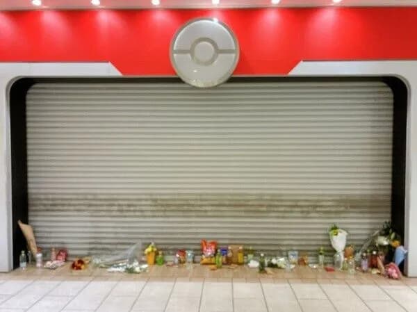 【画像】ポケモンセンター、花束で埋め尽くされる