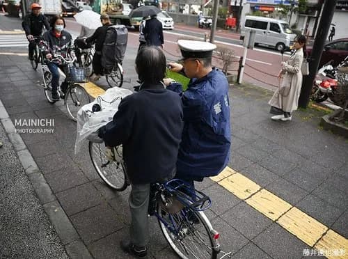 【動画】自転車の青切符、初日からパトカーがチャリを追い越せず大渋滞発生wwwwwwwwww