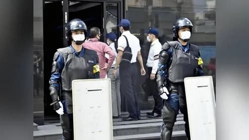 【悲報】無職さん(35)、指定暴力団の事務所のドアを蹴って破壊「僕やっちゃいました」wwwwwwwwww