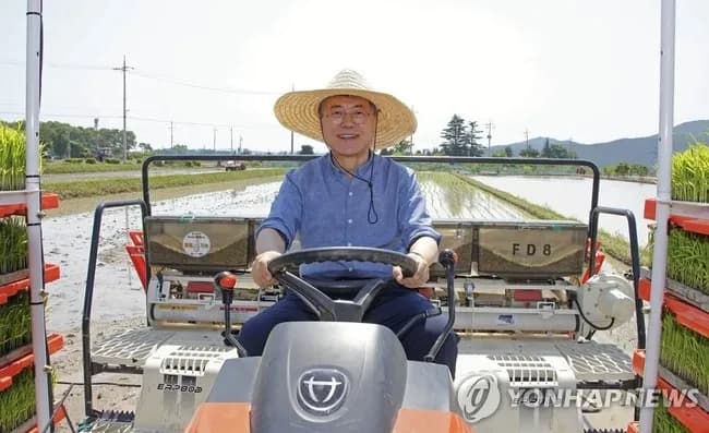 【画像】あの元韓国大統領、変わり果てた姿で発見されるwwww