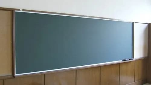 【悲報】3大実際にはない学校の描写「チョークを投げる先生」「バケツを持って立たされる」wwwwwwwwww