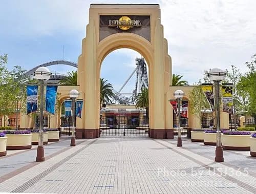 【悲報】USJ、漫才師志望のJKさんたちのネタ合わせ会場になってしまうwwwwwwwwww