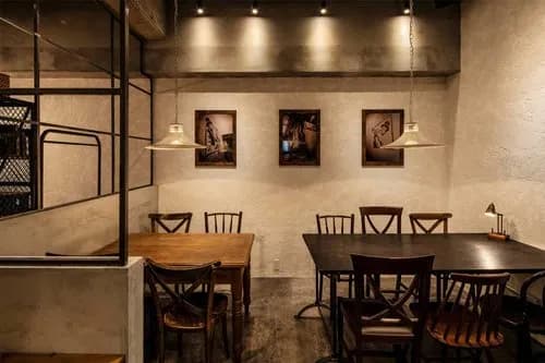 【悲報】カフェに女6人で来店、3人「お腹すいてないんで水で大丈夫です」wwwwwwwwww