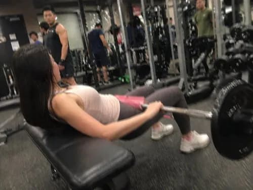 【悲報】40半ば女子さん、どのジムに行っても男に付き纏われてしまうwwwwwwwwww