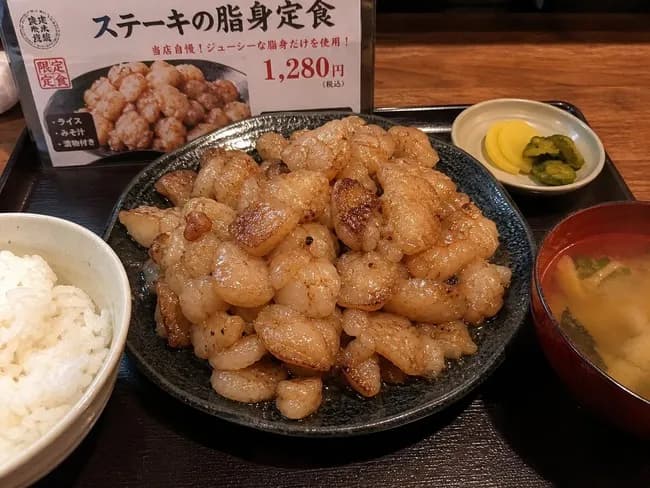 【画像】ステーキの脂身定食(1280円)、ガチで美味そうwwwwww