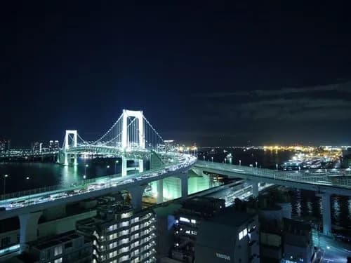 【悲報】元港区女子さん「プールパーティーに全裸の鈴カステラおじさんがいっぱい来た」wwwwwwwwww