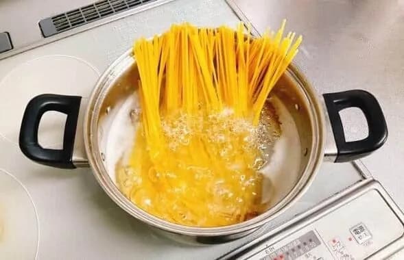 パスタ茹でるとき塩入れるやつwwwwwwwwwwwwwwww