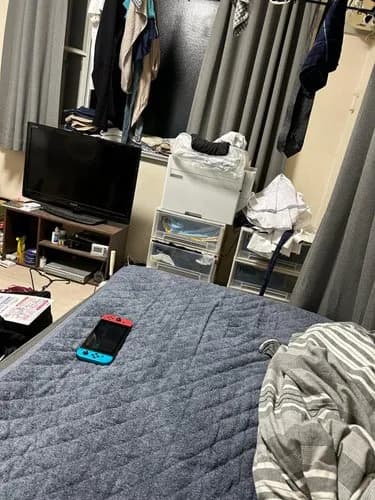 【悲報】自分の部屋の写真撮ってAIでドスケベ女さんを召喚するのがエッッッすぎるwwwwwwwwww