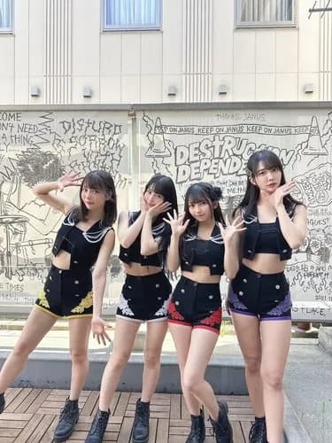 【画像】誰とセッ◯スしたいかガチで見解が分かれるムチムチ女さん4人衆、発見されるwwwwwwwwww