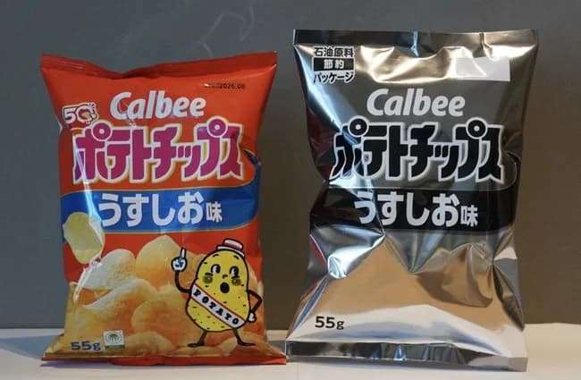 【画像】戦時中ポテチとさえ揶揄されたカルビーポテトチップスの白黒パッケ、いい感じにかっこよく仕上がってしまう