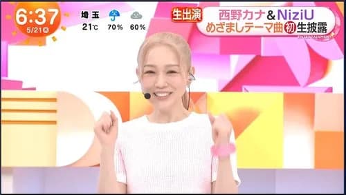 【画像】20代前半の人気アイドルグループに38歳女さんが混ざった結果wwwwwwwwww