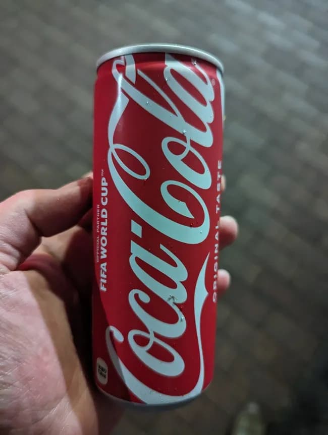 自販機のコーラ、高くて売れなくなった結果wwwwwww