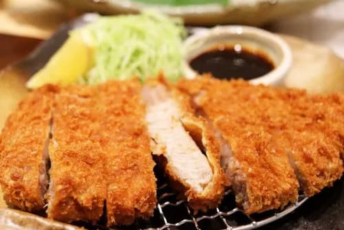 【爆笑】トンカツに塩つけて食うバカさんwwwwwwwwww