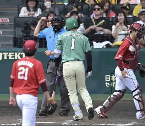 阪神・森下が球審への暴言でプロ初退場 空振り三振後に宣告、球場騒然 初球と3球目のストライク判定に不満げな態度